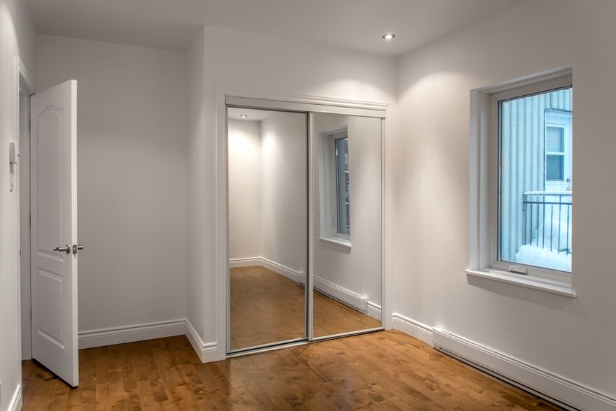 More Photos Of 4370-4372 Rue Notre-Dame O, Montréal Storefront Retail Residential For Sale