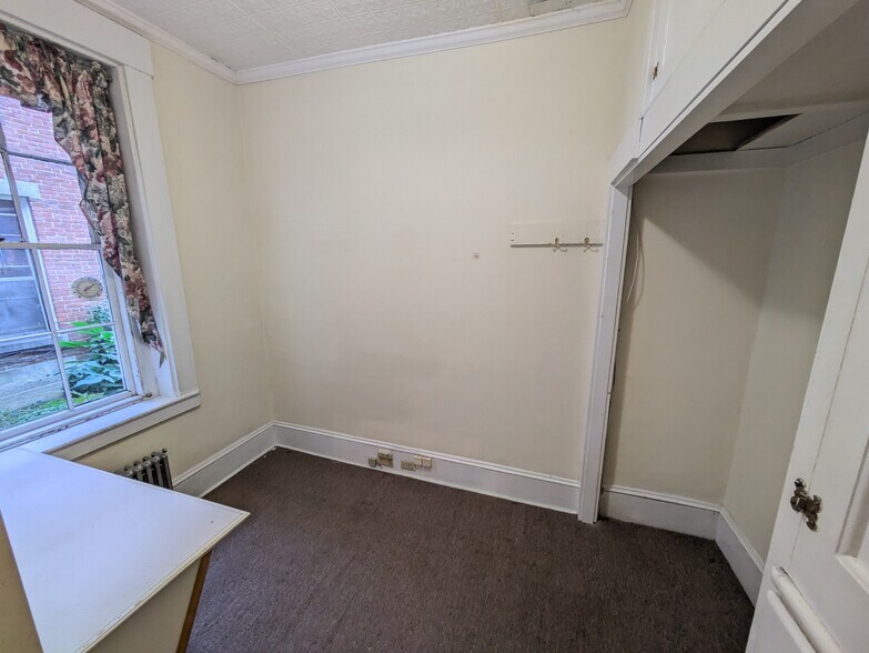 More Photos Of 44 Penobscot St, Bangor Apartments For Lease