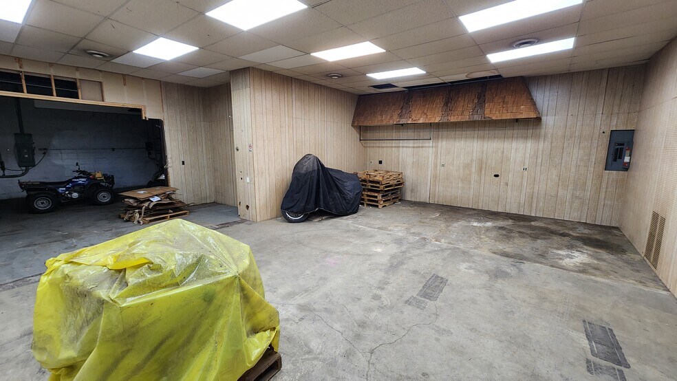 More Photos Of 109 S Main St, Marion Manufacturing For Sale