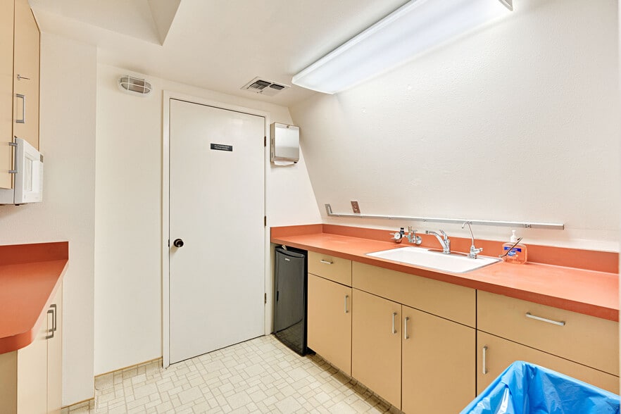 More Photos Of 5777 N Fresno St, Fresno Medical For Sale