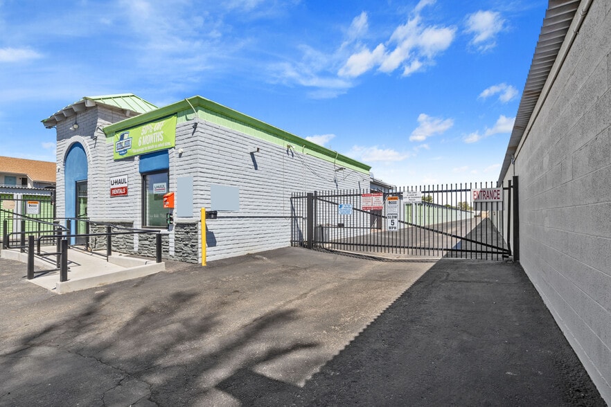 More Photos Of 6129 N 59th Ave, Glendale Self Storage For Sale