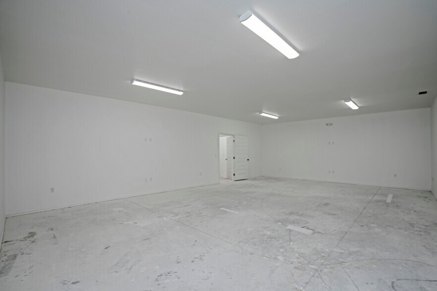 More Photos Of 5823 Millineum Drive, Harlingen Warehouse For Lease