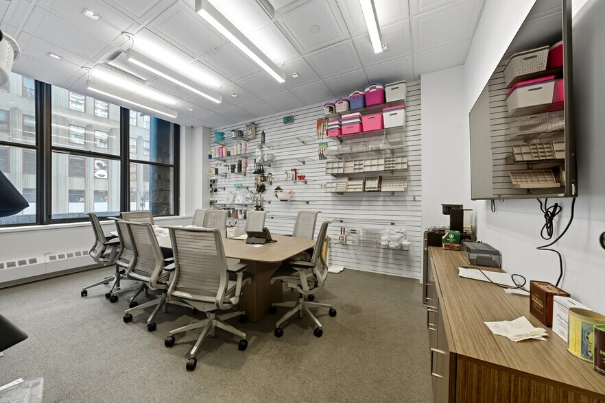 More Photos Of 15 W 34th St, New York Office For Sale