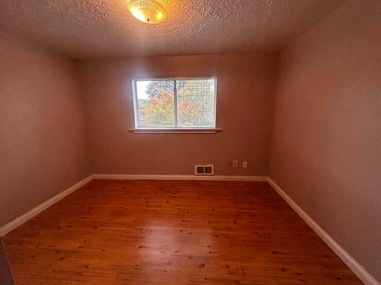 More Photos Of 1414 SE Lambert St, Portland Apartments For Sale