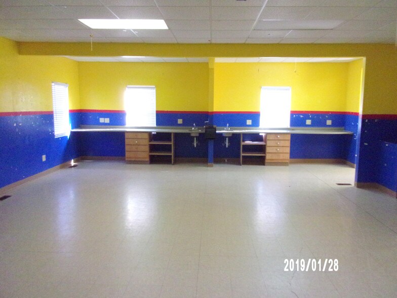 More Photos Of 925 Ophir Ave, Troy Daycare Center For Sale