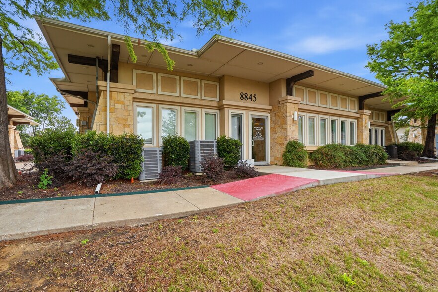 More Photos Of 8845 Davis Blvd, Keller Medical For Sale