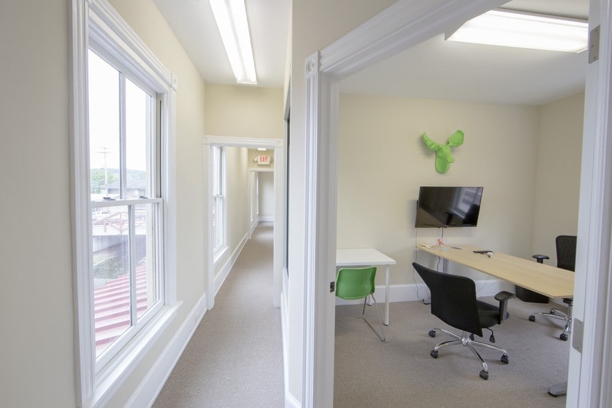 More Photos Of 30 W Bridge St, New Hope Freestanding For Lease