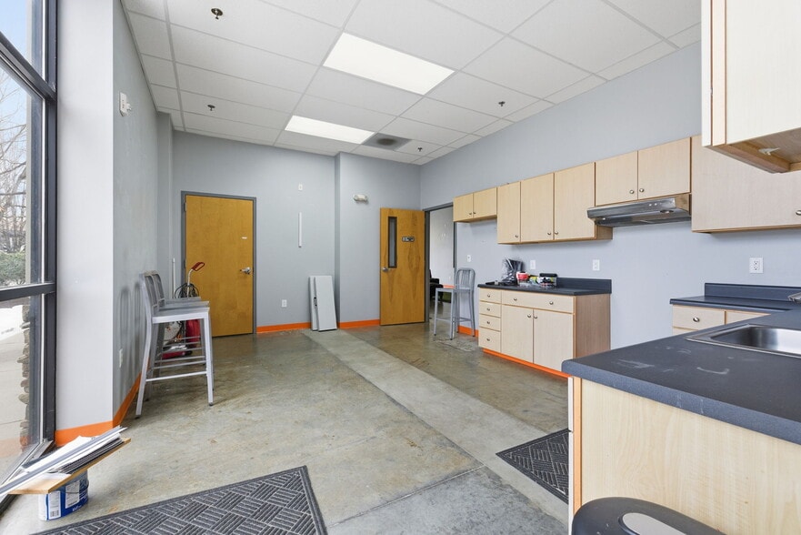 More Photos Of 3201 Northside Dr, Raleigh Light Distribution For Lease