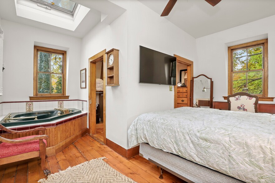 More Photos Of 47 Hollow Tree Ridge Rd, Darien Apartments For Sale