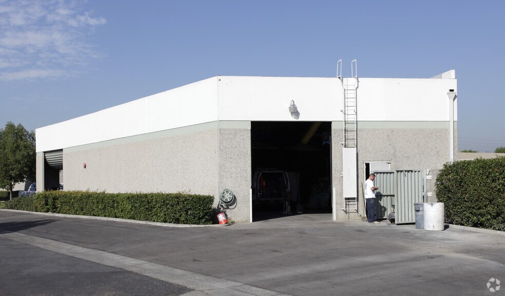 More Photos Of 360 N Palm St, Brea Warehouse For Lease