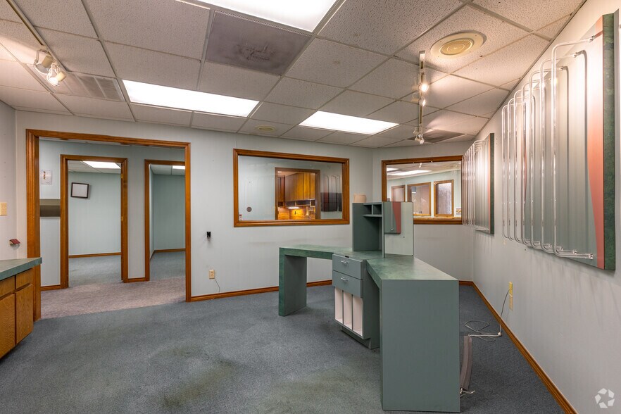 More Photos Of 1645 Dorchester Dr, Plano Medical For Lease