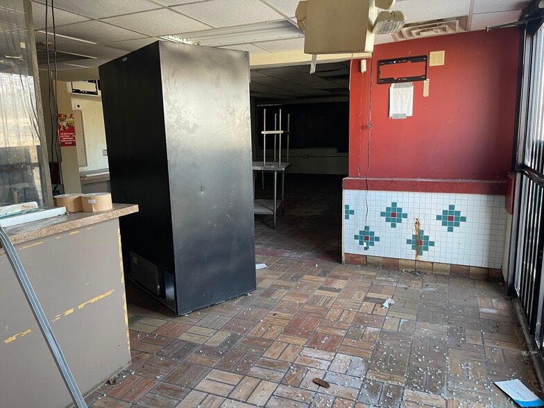More Photos Of 4001 Glenwood Rd, Decatur Fast Food For Sale