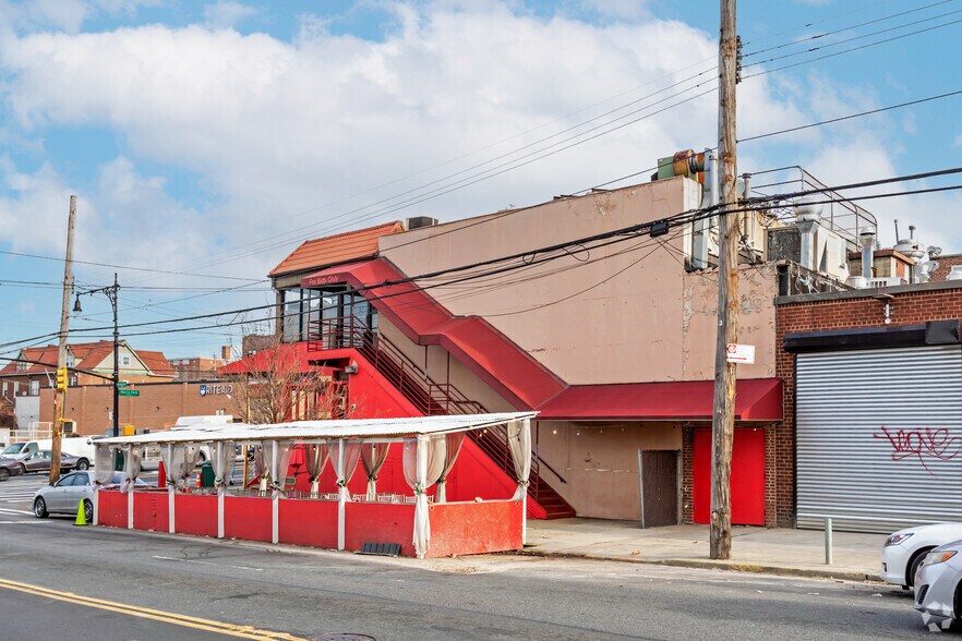 More Photos Of 900 Morris Park Ave, Bronx Storefront Retail Office For Sale
