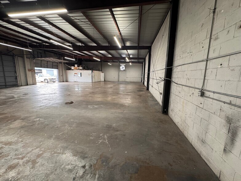 More Photos Of 6261 Richmond Ave, Houston Unknown For Lease