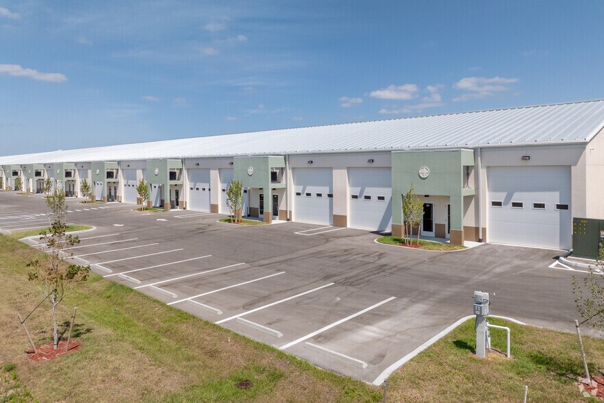 More Photos Of 16221 Lee Rd, Fort Myers Flex For Sale