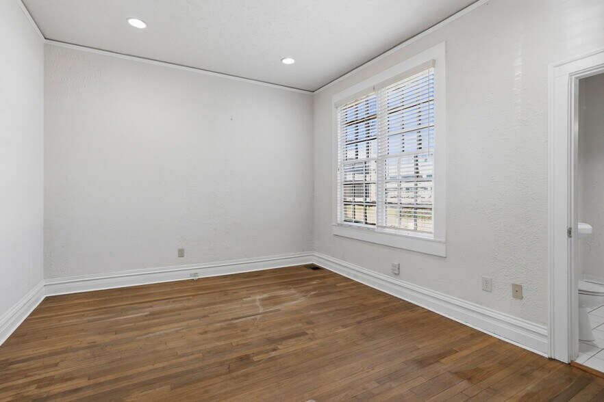 More Photos Of 629 Jefferson St, Jackson Office For Sale