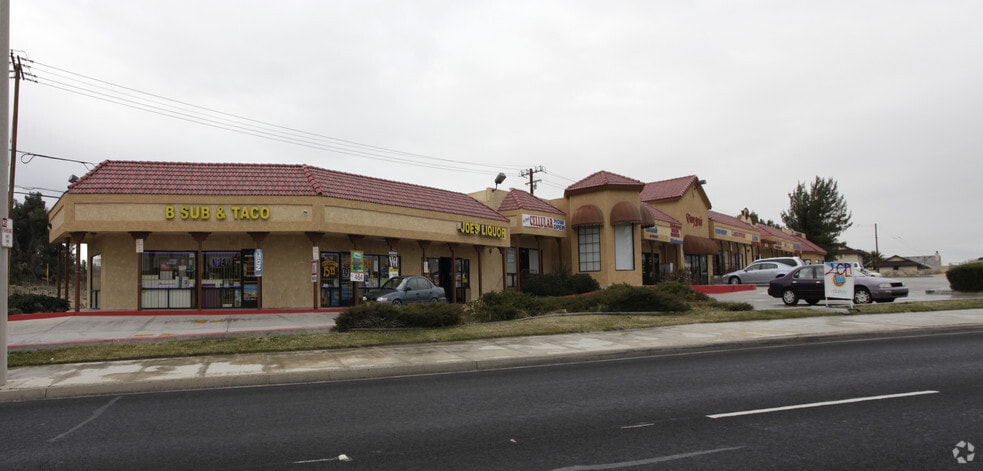 More Photos Of 16137 Green Tree Blvd, Victorville Unknown For Lease