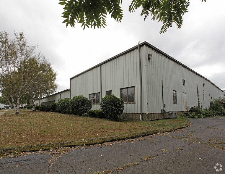 More Photos Of 400 Sackett Point Rd, North Haven Manufacturing For Lease