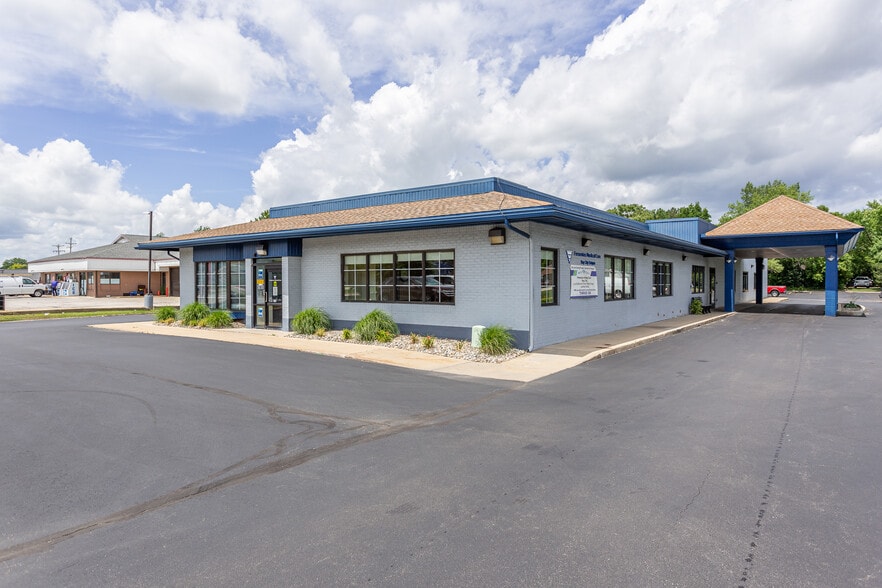 More Photos Of 1536 W Center Rd, Essexville Medical For Sale