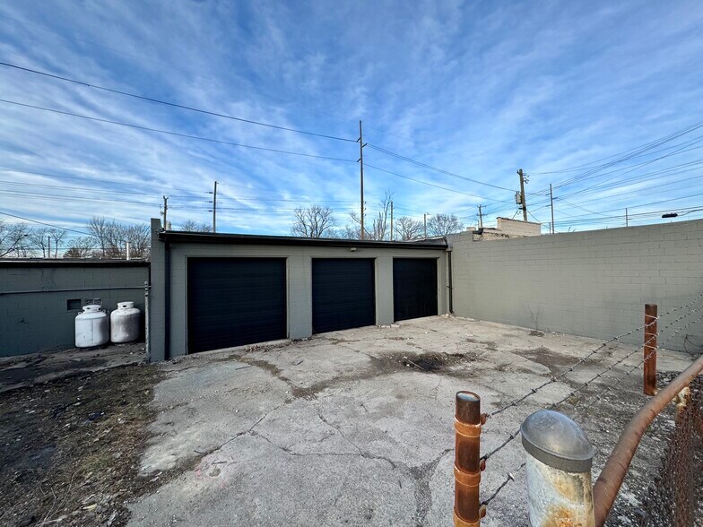 More Photos Of 2043 Minnesota st, Indianapolis Flex For Sale