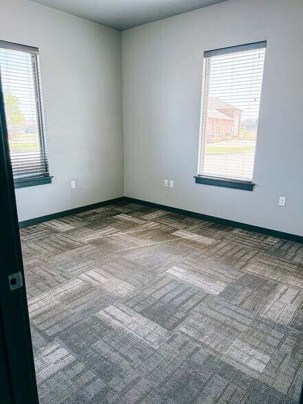 More Photos Of 8900 NW Silver Hill Dr, Oklahoma City Office For Lease