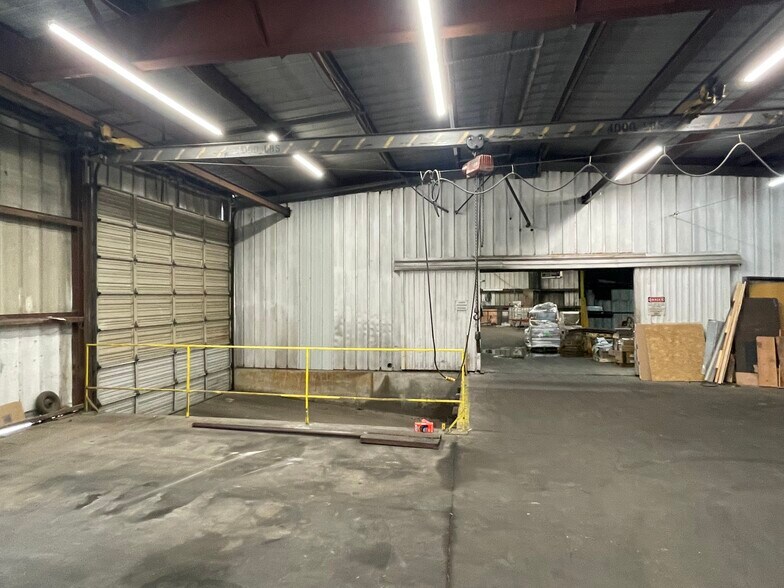 More Photos Of 2216 S Rosedale Ave, Tulsa Manufacturing For Lease