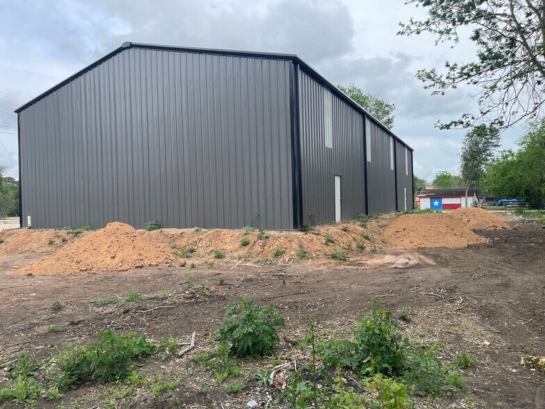 More Photos Of 1212 Cottonwood Church Rd, Rosenberg Warehouse For Lease
