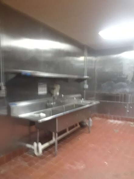 More Photos Of 3011 E Erie Blvd, Syracuse Restaurant For Lease