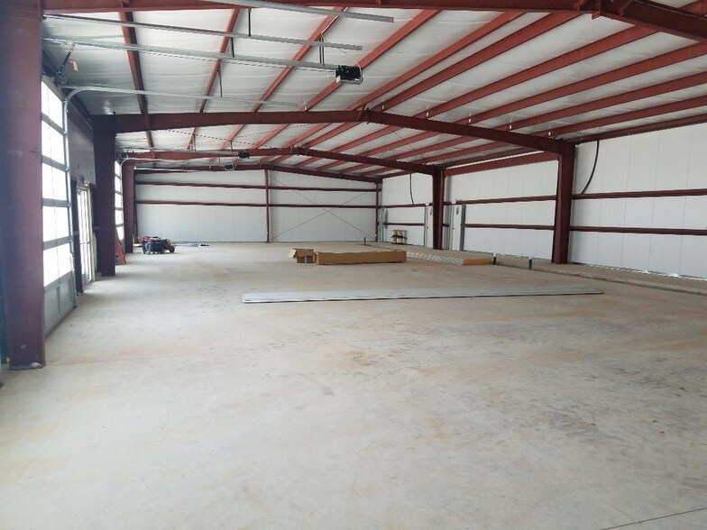 More Photos Of 811 Stonecrest Rd, Argyle Showroom For Lease