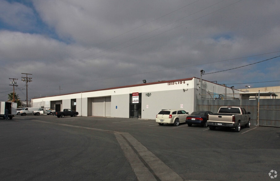 More Photos Of 12111 Branford St, Sun Valley Unknown For Lease