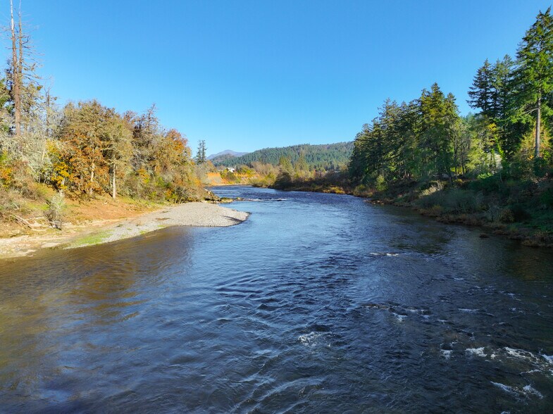 More Photos Of 1577 Glide Loop Dr, Glide Industrial For Sale