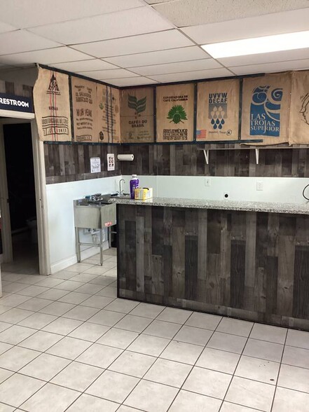 More Photos Of 402-410 Pletz Dr, San Antonio Storefront Retail Office For Lease