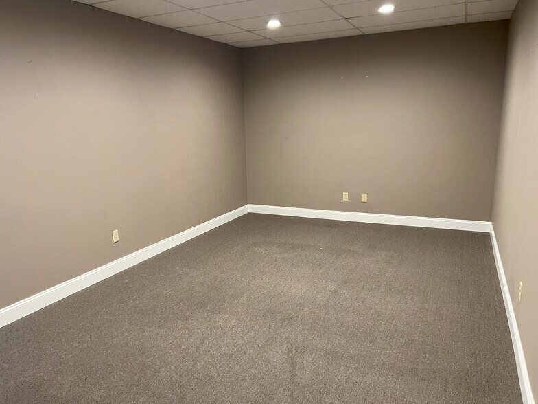 More Photos Of 8514-8518 N Dixie Dr, Dayton Medical For Lease