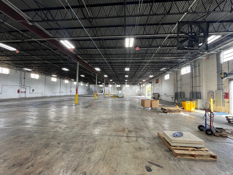 More Photos Of 5295 NW 163rd St, Miami Lakes Warehouse For Lease