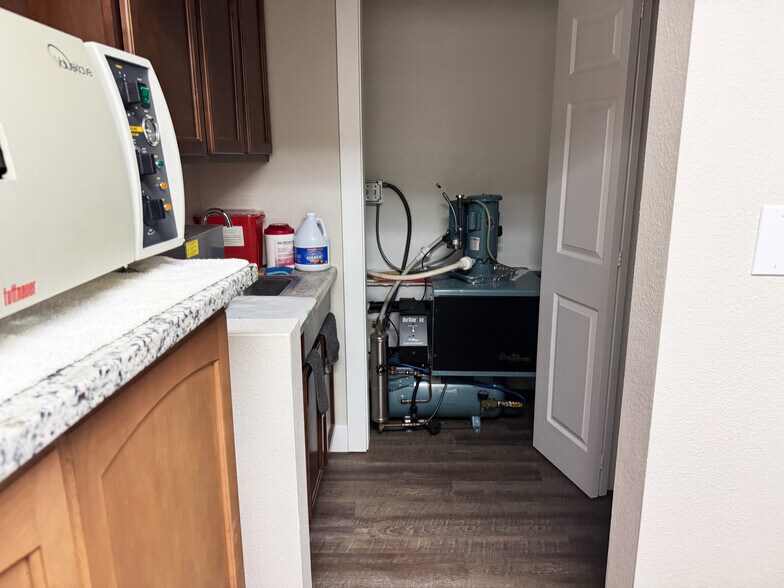 More Photos Of 845 N State St, Orem Office For Lease