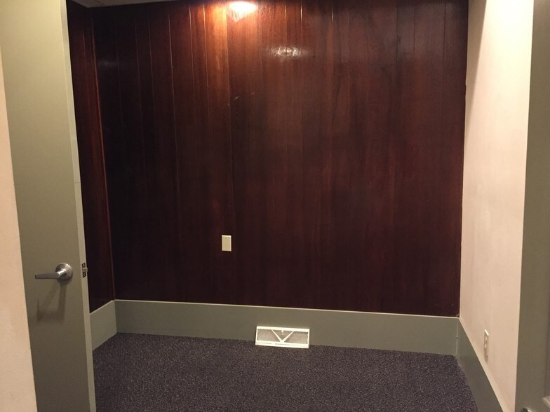 More Photos Of 109-111 E Milwaukee St, Jefferson Storefront Retail Residential For Sale