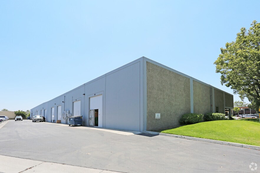 More Photos Of 601-619 N Poplar St, Orange Warehouse For Lease