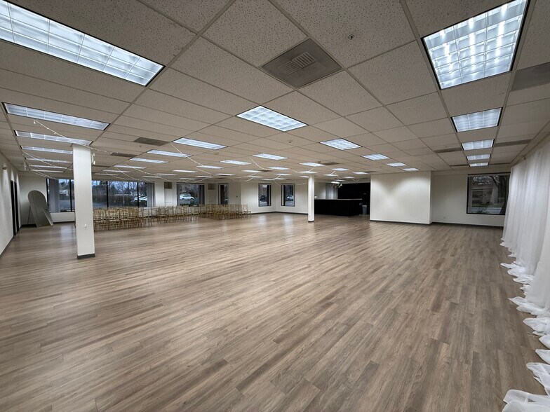 More Photos Of 2195 Larkspur Ln, Redding Office For Sale