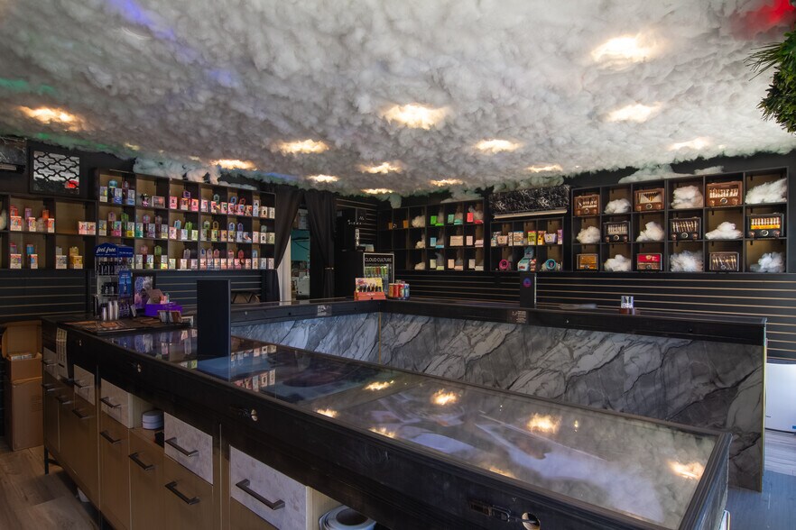 More Photos Of 195 Dr Martin Luther King Jr St N, Saint Petersburg General Retail For Sale