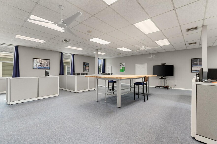 More Photos Of 7 Foster St, Wakefield Office For Sale