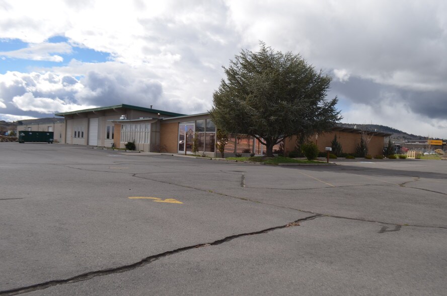 More Photos Of 1120 S Spring St, Klamath Falls Warehouse For Sale