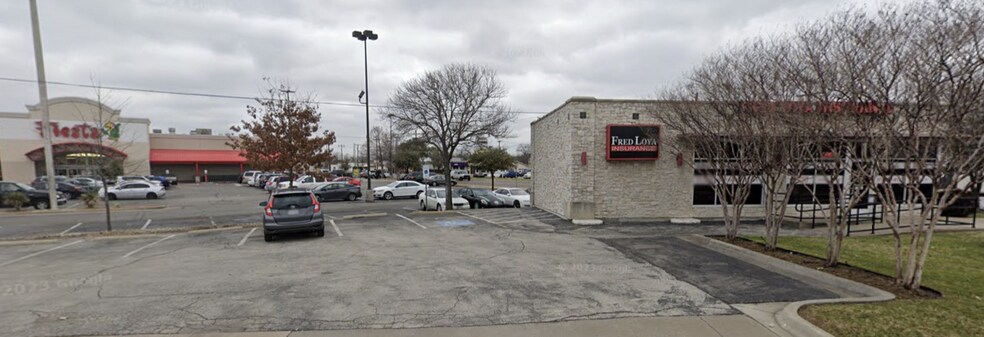 More Photos Of 969 E Irving Blvd, Irving Storefront For Sale