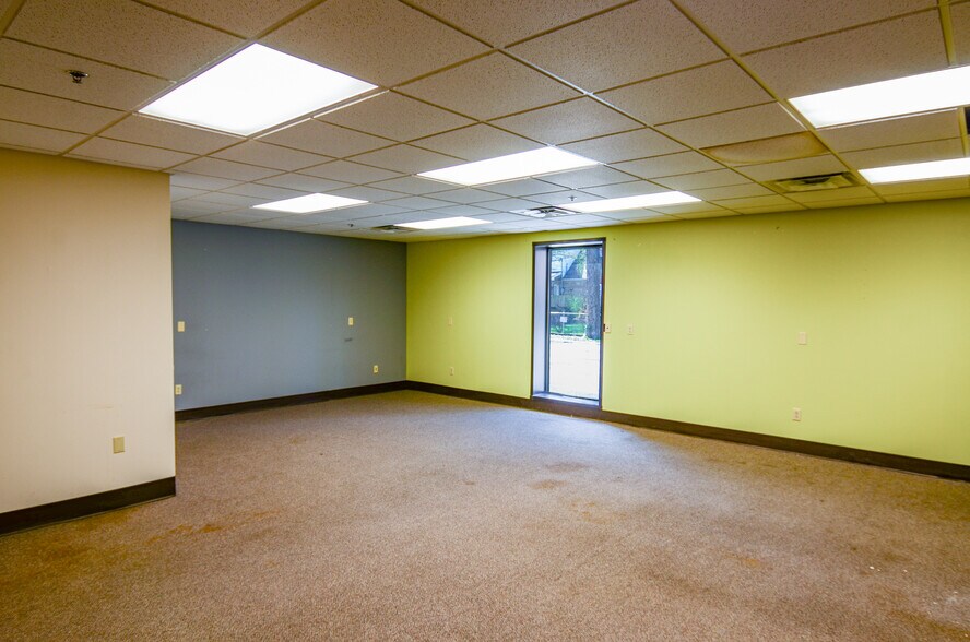 More Photos Of 4701 MacCorkle Ave SE, Charleston Medical For Sale