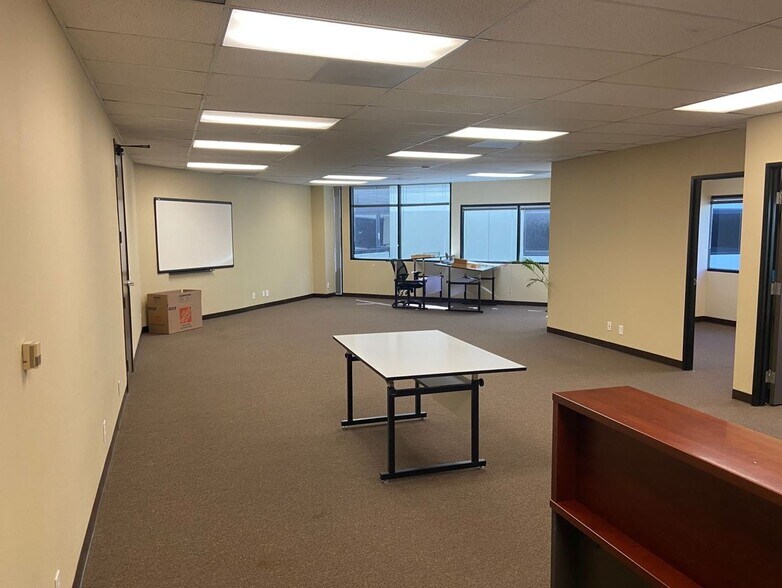 More Photos Of 25115 Avenue Stanford, Valencia Office For Lease