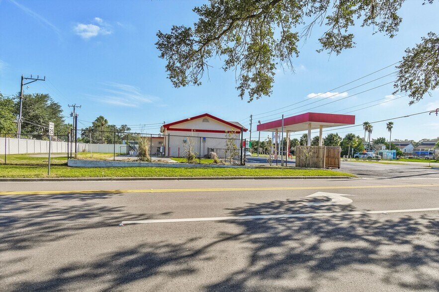 More Photos Of 2000 Bayshore Blvd, Dunedin Bar For Sale
