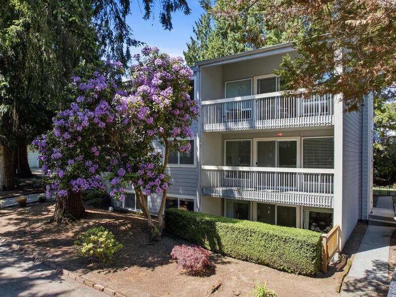 Primary Photo Of 3510 W Elmore St, Seattle Apartments For Sale
