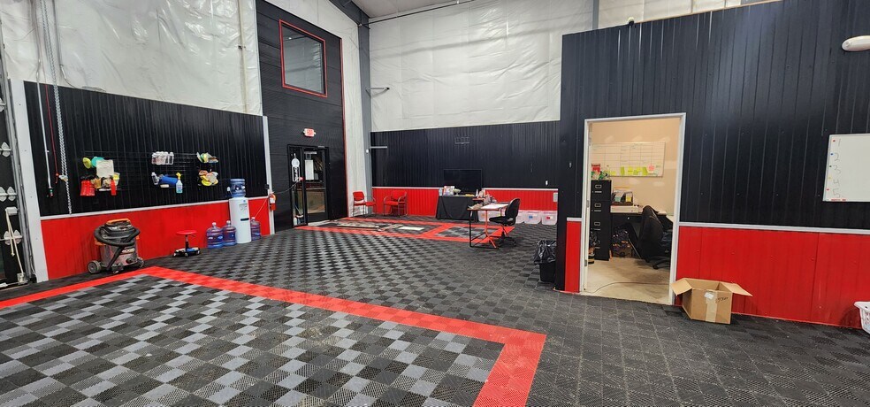 More Photos Of 2020 N Last Chance Gulch, Helena Light Distribution For Sale