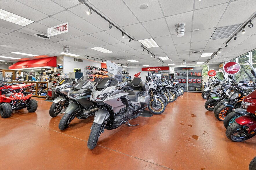 More Photos Of 2350 Dairy Rd, Lancaster Auto Dealership For Lease