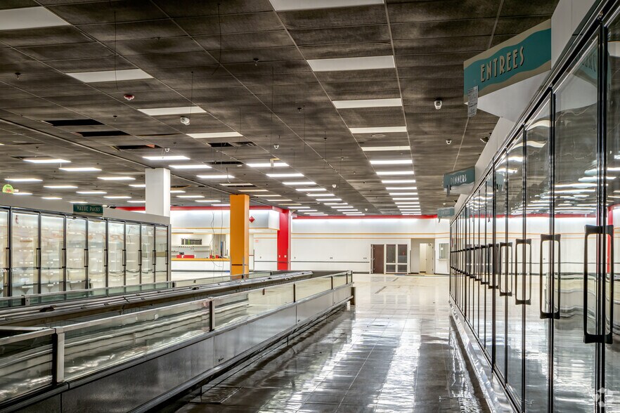 More Photos Of 4813-4945 Clio Rd, Flint Unknown For Lease