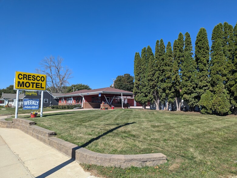 Primary Photo Of 620 2nd Ave SE, Cresco Hotel For Sale